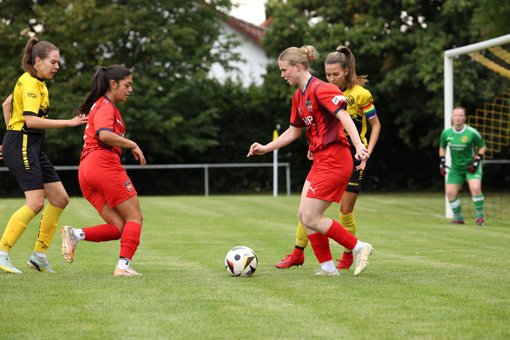 Fußball I FRAUEN I Saison 2025-2026 I Freundschaftsspiel I SGM Ebnat-Waldhausen - 1FC Heidenheim 1846 2 I_250823_1740 | Fotopresso – Sportfotografie in Heidenheim & Umgebung. Professionelle Sportfotografie für unvergessliche Momente. Dynamische Action-Shots, emotionale Szenen & hochwertige Bilder. - Realisiert mit Pictrs.com