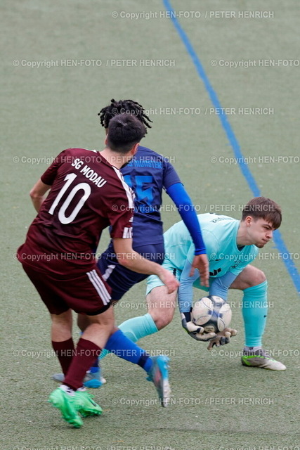 Heimsieg für Tabellen Zwölften gegen Fünften | 10.03.2024 Fussball Gruppenliga Darmstadt Saison 2023 2024 Herren SG Modau - SV Münster (3:1) v. li. Pedro Araujo da Silva (10 Modau) Rim Semere (15 Münster) Felix Rossmann (1 Münster) (Foto: Peter Henrich) - Realisiert mit Pictrs.com