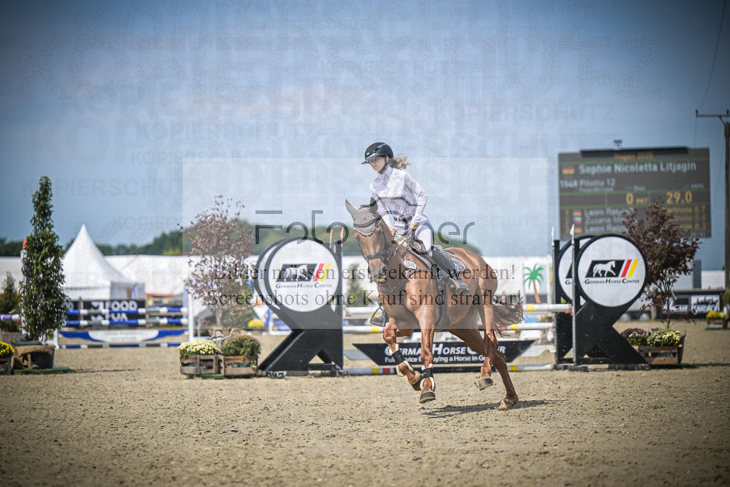 DOS_3771 | Entdecke hochwertige Reitturnierfotos von Foto Oger. Professionell, emotional und authentisch – jetzt Lieblingsmomente im Shop bestellen.Deutschlandweite Turnierfotografie. - Realisiert mit Pictrs.com