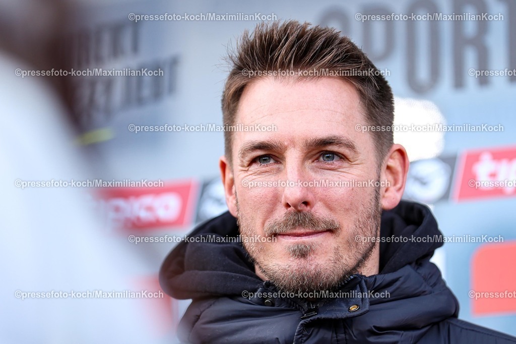 xKWIx01022601002 | 01.02.2026, xKWIx, Fußball, 3. Liga, SC Verl - VfB Stuttgart II, Sportclub Arena: Tobias Strobl (SC Verl Cheftrainer) beim Interview Photo: xKamilxWilkowskixPressefotoKochx