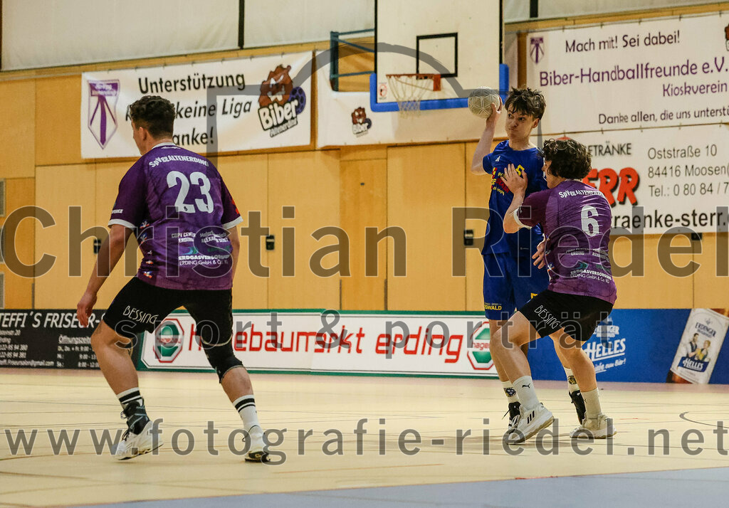 2024-02-24_049_SpVgg_Altenerding_gegen_SSG_Metten | Erding, Deutschland, 24.02.2024:
Handball, Bezirksoberliga Männer 2023 / 2024, 16. Spieltag, SpVgg Altenerding gegen SSG Metten, Endergebnis: 29:24

Moritz Sturm (SpVgg Altenerding, #23), Philipp Gäck (SSG Metten, #5), Jabob Köhler (SpVgg Altenerding, #6)

Foto: Christian Riedel / fotografie-riedel.net