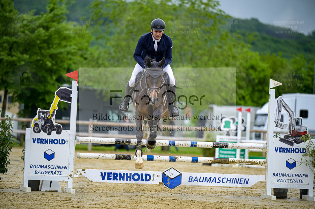 Reitturnier Lienen | Entdecke hochwertige Reitturnierfotos von Foto Oger. Professionell, emotional und authentisch – jetzt Lieblingsmomente im Shop bestellen. - Realisiert mit Pictrs.com