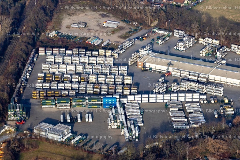 Luftbild Moers-8279 | Luftbildfotografie LuftbildF ahrzeugbau- Werksgelände " Rinnen GmbH & Co KG " im Ortsteil Repelen in Moers im Bundesland Nordrhein-Westfalen, Deutschland - Realisiert mit Pictrs.com