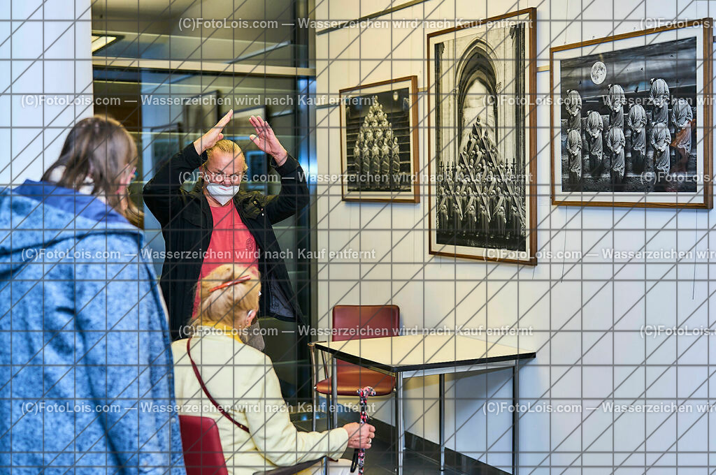 ALP2152_Buchvorstellung-Systemerhalter_Fellner Leo | (C)2023 FotoLois.com, Alois Spandl, Buchpräsentation 'Systemerhalter' von Leo Fellner, die Vernissage im Landesklinikum Melk musste kurzfristigst wegen zu großer Gefahr einer Corona-Infektion abgesagt werden, weshalb nur wenige Beuscher zur Präsentation erschienen sind (statt der angemeldeten 150 Personen), die Ausstellung im Landesklinikum kann noch bis Weihnachten einzeln oder in Kleingruppen besucht werden, Do 9. Nobember 2023.