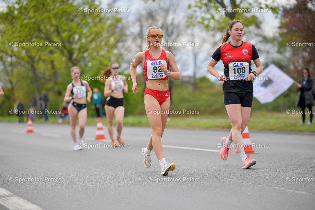 _KP19330_1 | 13.04.2025, xkaix, Leichtathletik Deutsche Meisterschaft 2025, Straßengehen v.l. Maria-Lena Carniel (Eisenacher LV), Liv Minzenmay (Eintracht Frankfurt e.V.) - Realisiert mit Pictrs.com