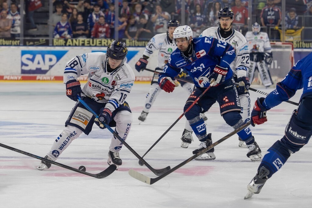 DEL, Deutsche Eishockey Liga Saison 2026/27, 5. Spieltag: Adler Mannheim gegen Iserlohn Roosters | DEL, Deutsche Eishockey Liga Saison 2026/27, 5. Spieltag: Adler Mannheim gegen Iserlohn Roosters / Lua Niehus (18, Iserlohn) auf dem Weg nach vorne - Realisiert mit Pictrs.com