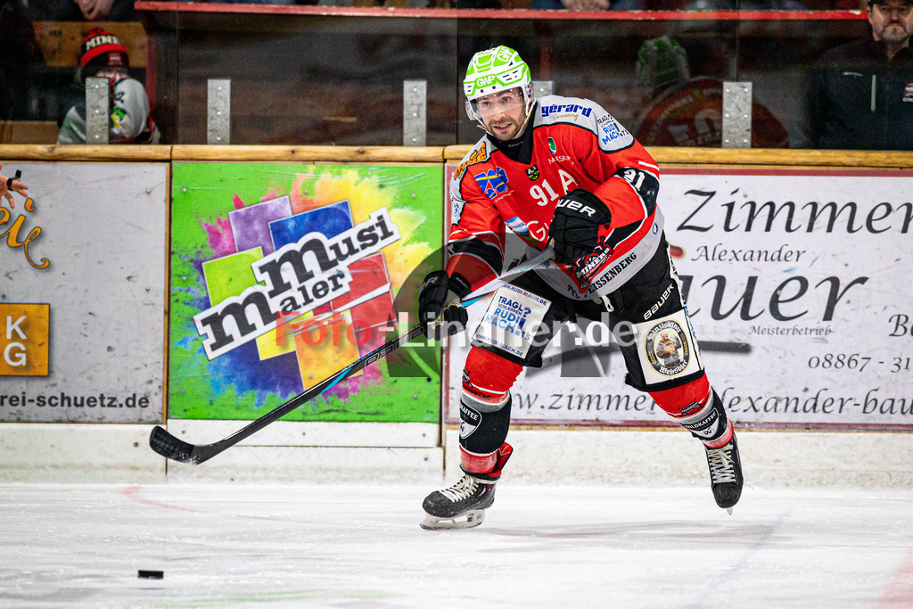 TSV Peißenberg MINERS gegen EHC Waldkraiburg DIE LÖWEN | Eishockey Bayernliga Herren Vorrunde 2024/25, TSV Peißenberg MINERS gegen EHC Waldkraiburg DIE LÖWEN, 20250124,Dominik EBENTHEUER (MINERS 91) in Aktion, Freisteller,2025-01-24 in Peißenberg (Eisstadion Peißenberg)Dominik EBENTHEUER (MINERS 91)Copyright: WolfgangxLindner foto-lindner.de