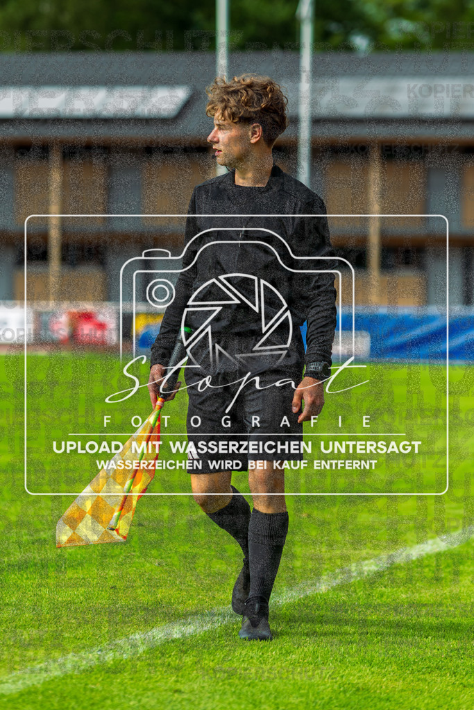 Landesliga Herren LG - TV Jahn Schneverdingen vs. MTV Eintracht Celle | Julian Ebel (Schiedsrichterassistent); Landesliga Herren LG - TV Jahn Schneverdingen vs. MTV Eintracht Celle am 06.06.2026 in Osterwaldstadion, Schneverdingen - Realisiert mit Pictrs.com