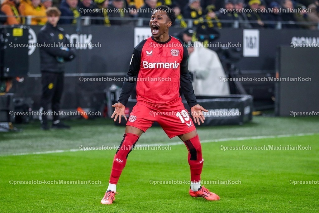 BVB10012501038 | 10.01.2025, Fußball, Borussia Dortmund - Bayer 04 Leverkusen, 1. Fußball Bundesliga, 16. Spieltag, Signal Iduna Park, Saison 2024 2025: Torjubel nach dem Treffer zum 1:0 durch Nathan Tella (Bayer04 Leverkusen #19)DFB regulations prohibit any use of photographs as image sequences and or quasi-video.