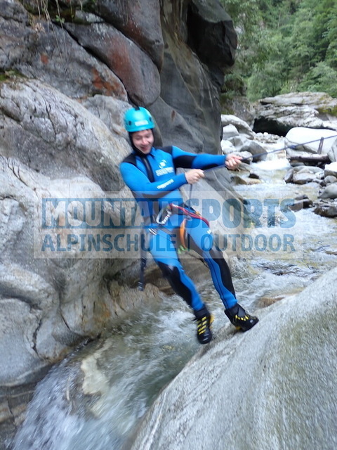 P7240045 | Bestelle die Bilder deines Berg- oder Wasser-Abenteuers mit Mountain Sports bequem von zu Hause aus direkt über unseren Online Fotoshop von pictrs.com. - Realisiert mit Pictrs.com