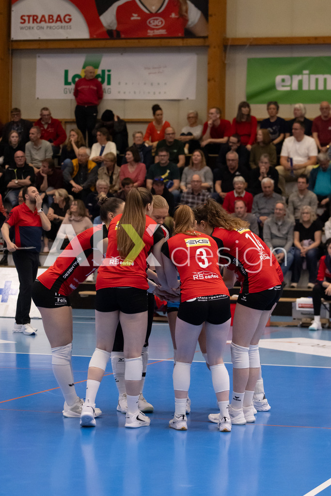 Volleyball I Frauen I Saison 2025-2026 I Volleyball NLA | Women I 1/2 Finals I  VC Kanti Schaffhausen - Sm'Aesch Pfeffingen I 22.03.2026 | VC Kanti Spielerinnenkreis - Realisiert mit Pictrs.com
