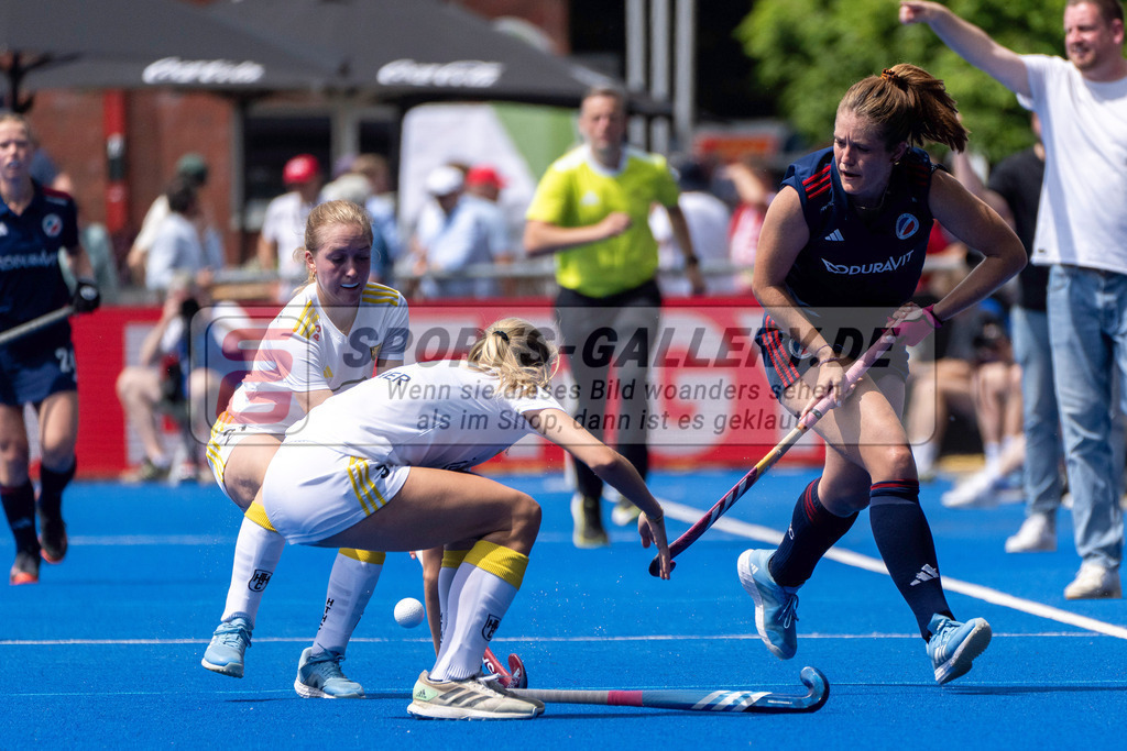 Final4_20250531-1147-HK107487 | Krefeld, Deutschland, 31.05.2025:  Feldhockey Final4 2025 – „Deutsche Feldhockey-Meisterschaften 2025“ im Gerd-Wellen-Hockeyanlage am 31.05.2025 in Krefeld, Deutschland. (Foto von Kramhöller/Fehrmann/Kaste)Krefeld, Germany, 31.05.2025: Feldhockey Final4 2025 – „Deutsche Feldhockey-Meisterschaften 2025“ in Gerd-Wellen-Hockeyanlage at 31.05.2025 in Krefeld, Deutschland. (Foto from Kramhöller/Fehrmann/Kaste)