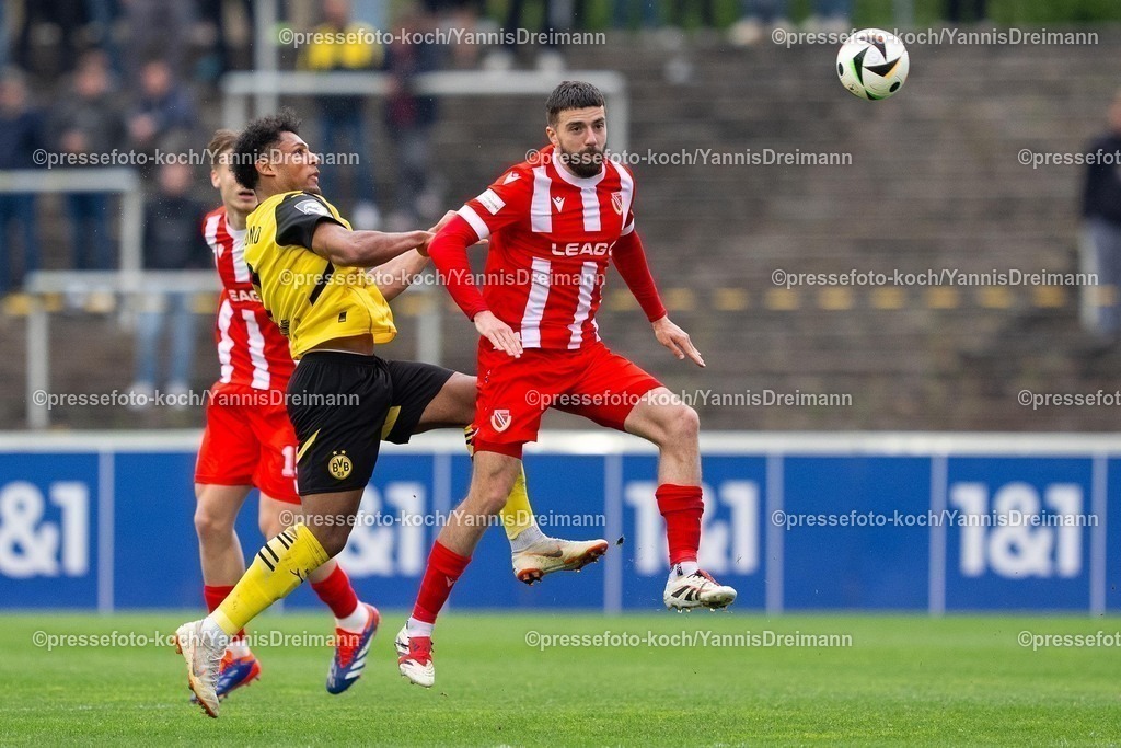 xydr13042501041 | 13.04.2025, xydrx, Fußball, Borussia Dortmund II - FC Energie Cottbus, 3.Liga, Stadion Rote Erde, Saison 2024 2025: Paul-Philipp Besong (Borussia Dortmund II #7) im Zweikampf gegen  Dominik Pelvian (FC Energie Cottbus #5) DFB regulations prohibit any use of photographs as image sequences and or quasi-video.