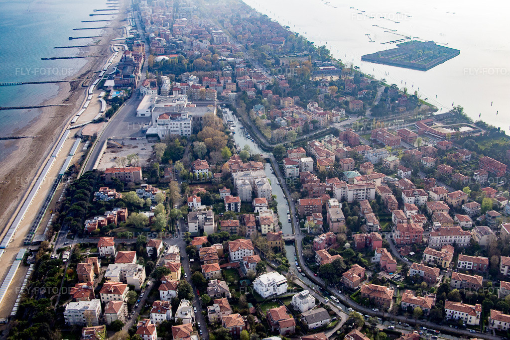 Luftbild: Ortsansicht in Venezia im Bundesland Venetien in Italien. Foto: IMG_087520.jpg vom 06.04.2016 durch Werner Riehm/FLY-FOTO.de