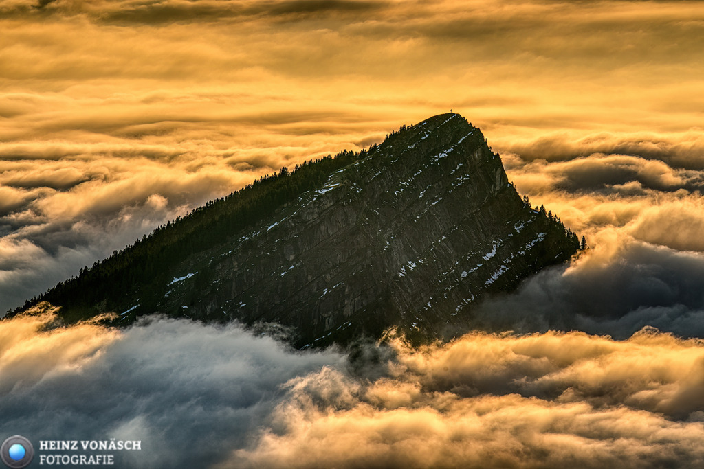 Säntis_0023 | Alle Bilder von Heinz Vonäsch Fotografie können alle zu günstigen Preisen gekauft werden! Download der Bilder, Ausdrucke, Postkarten, Tassen T-Shirts, Kalender, Alu- Dibond usw. - Realisiert mit Pictrs.com