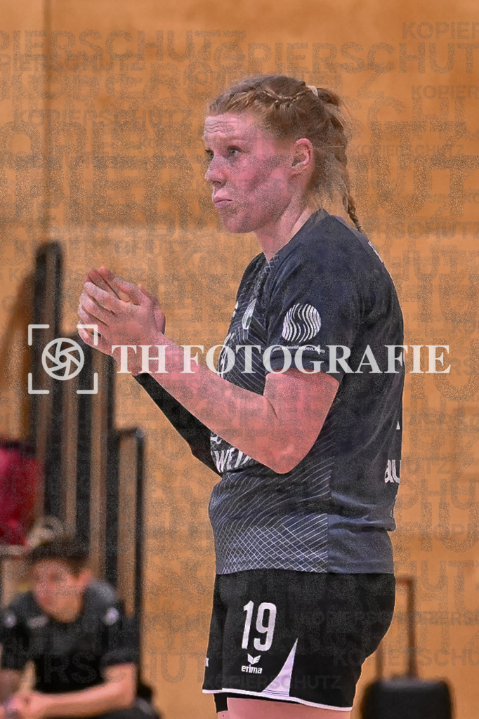 GER, SG Maulburg/Steinen - HB Kinzigtal, Handball, Suedbadenliga, 22. Spieltag, Saison 2023/2024, 27.04.2024 | Pia Weichenhein (HB Kinzigtal, #19)

GER, SG Maulburg/Steinen - HB Kinzigtal, Handball, Suedbadenliga, 22. Spieltag, Saison 2023/2024, 27.04.2024

Foto: TH Fotografie/Thomas Hess