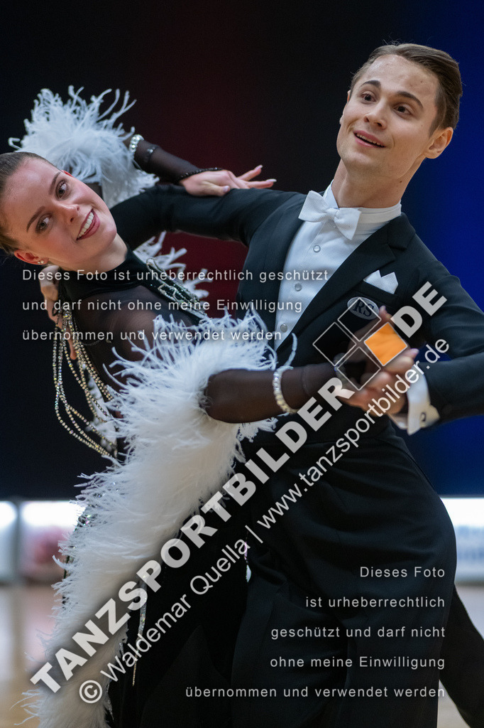 20250111-10128 | Hier finden Sie Tanz Bilder vom Latein und Standard Formationen tanzen. Sportbilder vom Tanzsport. Schöne Fotos und von Weltmeisterschaft, Europameisterschaft, Bundesliga, Regionalliga, Oberliga und Landesliga sowie von GOC Stuttgart, DanceComp, WM Bremen