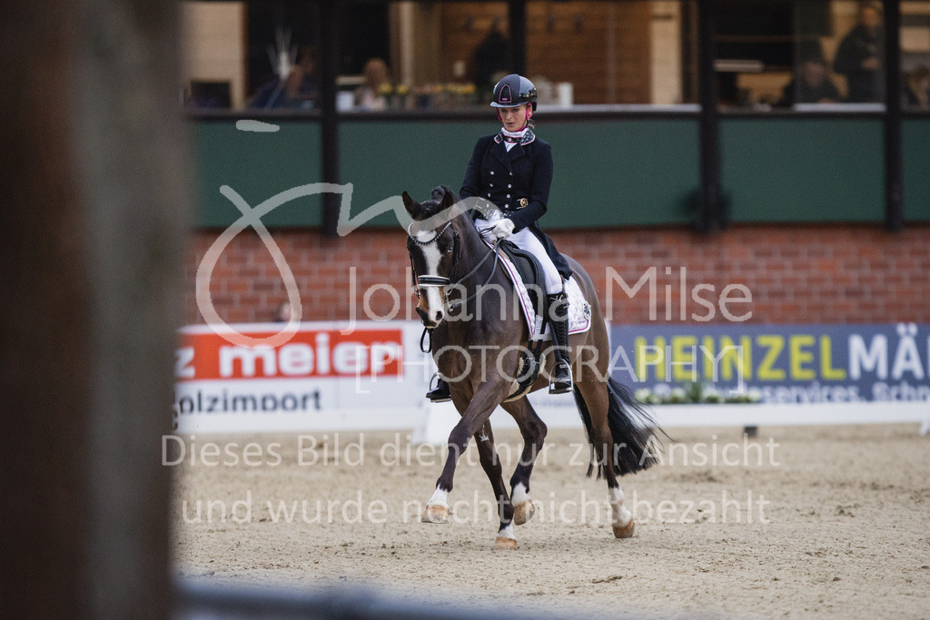 230429_Dressurfestival_S-Kür-306 | Deine schönsten Turniermomente als professionelle Fotos! Entdecke hochwertige Pferdesport-Fotografie im Online-Shop. Jetzt Fotos finden & bestellen!