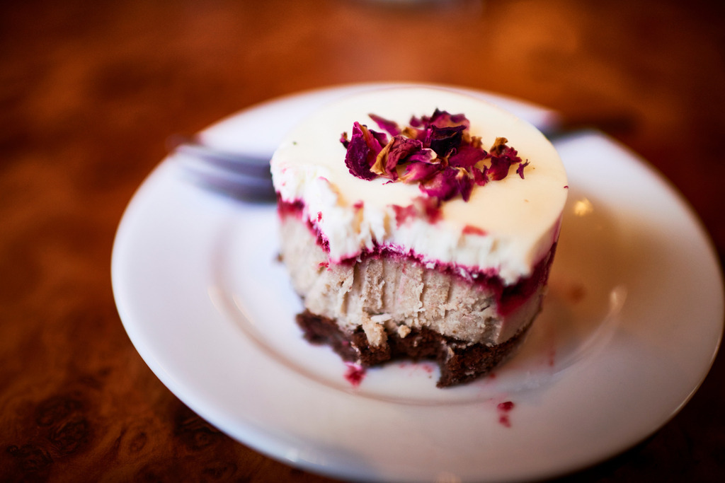 Cafe Frei | Wien, Austria - November 27, 2017: Cafe Frei; Kastanien Papille mit Rosenblütenblättern und Sauerkirschpüree. - Realisiert mit Pictrs.com