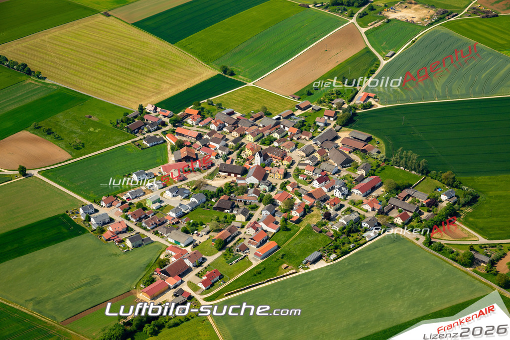 Das Luftbild zeigt Hirnstetten Kipfenberg - Die Luftaufnahme wurde 2023 vom UL-Flugzeug aus erstellt ( keine Drohne ) - Hochauflösende Luftaufnahme - Für grossformatige Ausdrucke geeignet. Die Geschenkidee !Mit Lizenz und Bildrechte bestellbar