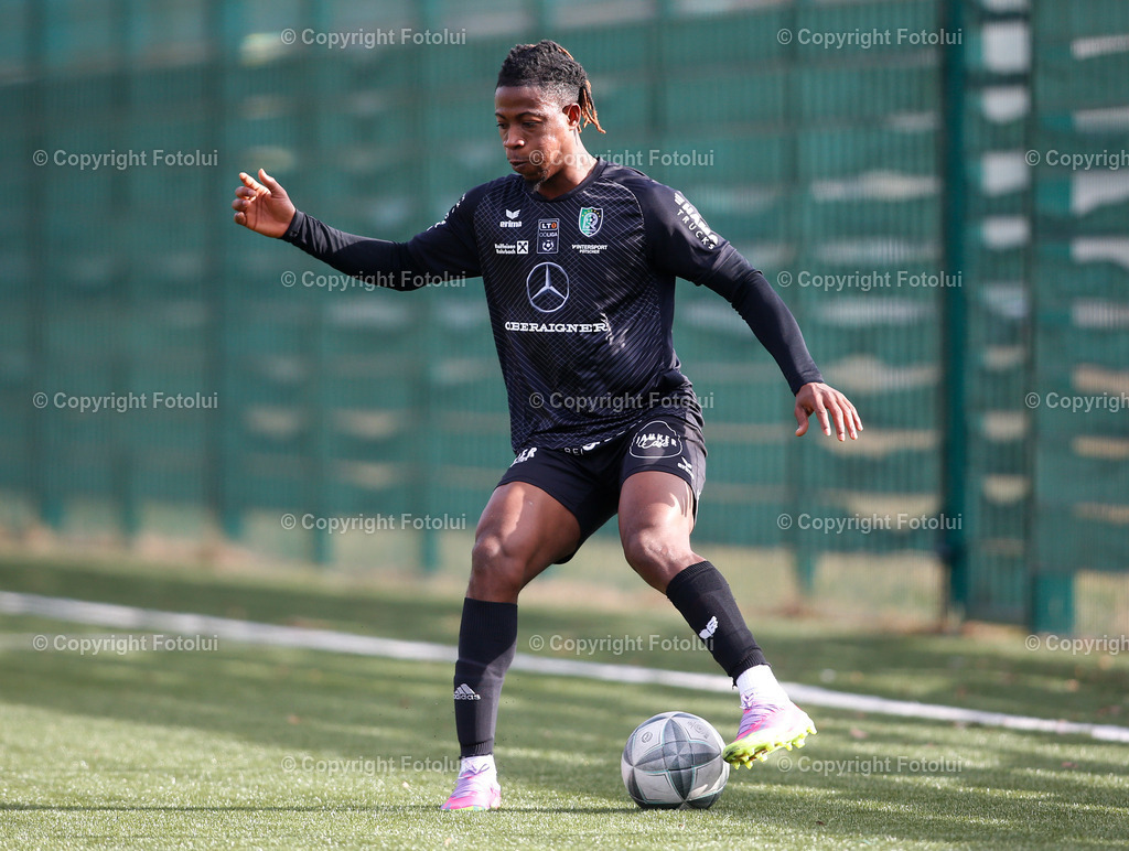 A_LUI_01022025_13 | SPORT FUSSBALL TESTSPIEL ASKOE OEDT 1B-UFC HAMA TRUCKS ROHRBACH-BERG 01.02.2025IM BILD :     (OEDT1B) UND GABRIEL AWUNI  (ROHRBACH) FOTO:FOTOLUI