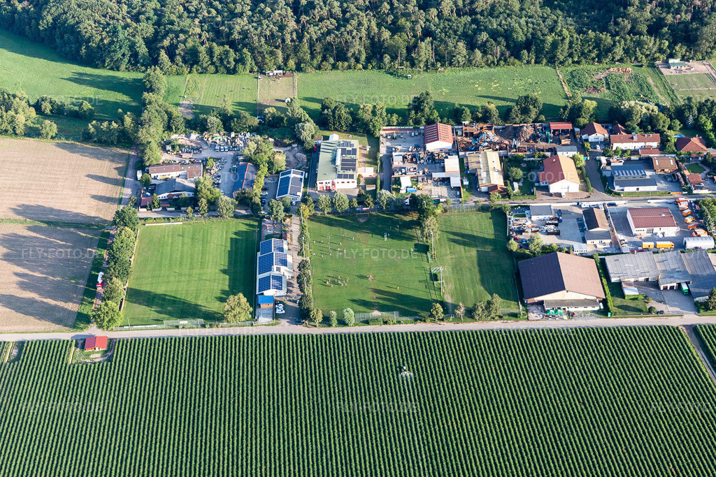 Luftbild: FC Lustadt e.V in Lustadt im Bundesland Rheinland-Pfalz in Deutschland. Foto: IMG_116794.jpg vom 14.08.2019 durch Werner Riehm/FLY-FOTO.de