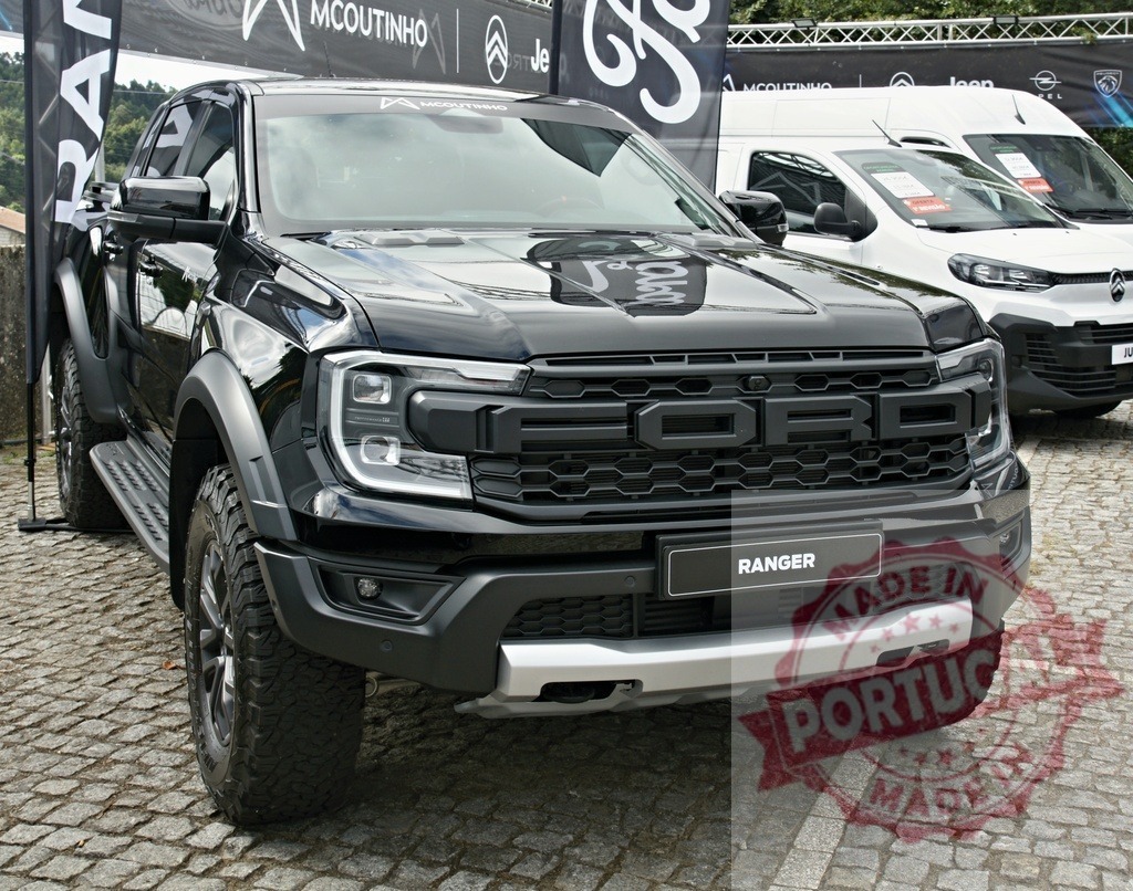 Black Ford Ranger Raptor pickup truck at M Coutinho dealership | Black Ford Ranger Raptor pickup truck parked on cobblestones at a car dealership - Realisiert mit Pictrs.com