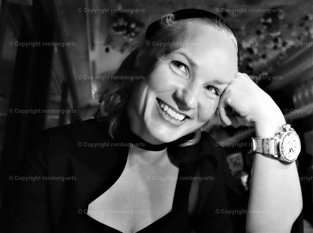 DSC00963 (7) | romberg-arts, romberg-arts.de, www.romberg-arts.de, Foto_Online_Shop, Julia Fuhrmann, Köln, Fotos, Fotografie, Fotokunst, Kunstdrucke, Naturfotos, Aktfotos, Nacktfotos, schwarz_weiß_Fotos, Blumenfotos, Blumen, Tiere, Beton, Korrosion, Lächeln, Drucke