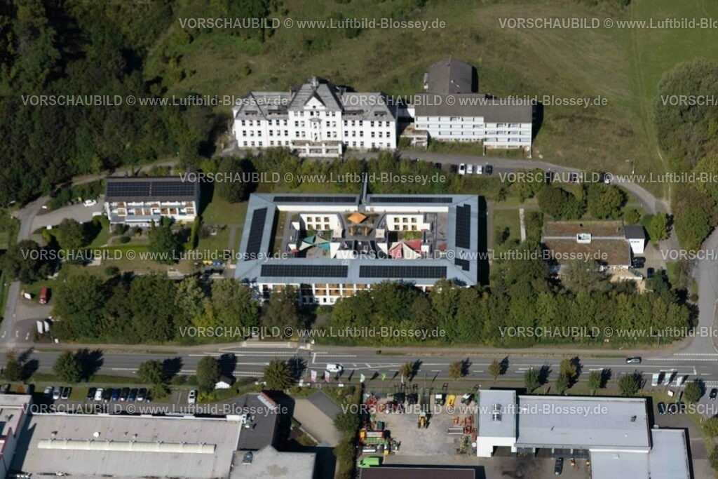 Lennestadt230909620Elspe | Luftbild, St. Franziskus Seniorenhaus und as verfallenes ehemaliges Altenheim, Trockenbrück, Lennestadt, Sauerland, Nordrhein-Westfalen, Deutschland