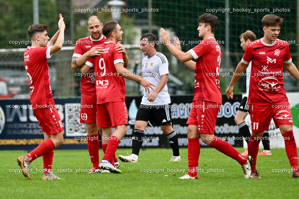 SV Rothenthurn vs. FC Union Sillian | #31 Fabio Norbert Daxer SV Rothenthurn, #11 Florian Alfred Hackl SV Rothenthurn, Jubel SV Rothenthurn Mannschaft, #13 Thomas Klingbacher SV Rothenthurn, #9 Dean Djurdjevic SV Rothenthurn, SV Rothenthurn vs. FC Union Sillian, SV Rothenthurn vs. FC Union Sillian am 28.09.2025 in Rothenthurn (Sportplatz Rothenthurn), Austria, (Photo by Bernd Stefan)
