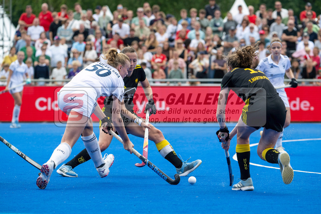 Final4_20250601-1252-Z09_4316 | Krefeld, Deutschland, 01.06.2025:  Feldhockey Final4 2025 – „Deutsche Feldhockey-Meisterschaften 2025“ Harvestehuder HTC - Düsseldorfer HC (Finale Damen) im Gerd-Wellen-Hockeyanlage am 01.06.2025 in Krefeld, Deutschland. (Foto von Kramhöller/Fehrmann/Kaste)Krefeld, Germany, 01.06.2025: Feldhockey Final4 2025 – „Deutsche Feldhockey-Meisterschaften 2025“ Harvestehuder HTC - Düsseldorfer HC (Finale Damen) in Gerd-Wellen-Hockeyanlage at 01.06.2025 in Krefeld, Deutschland. (Foto from Kramhöller/Fehrmann/Kaste)