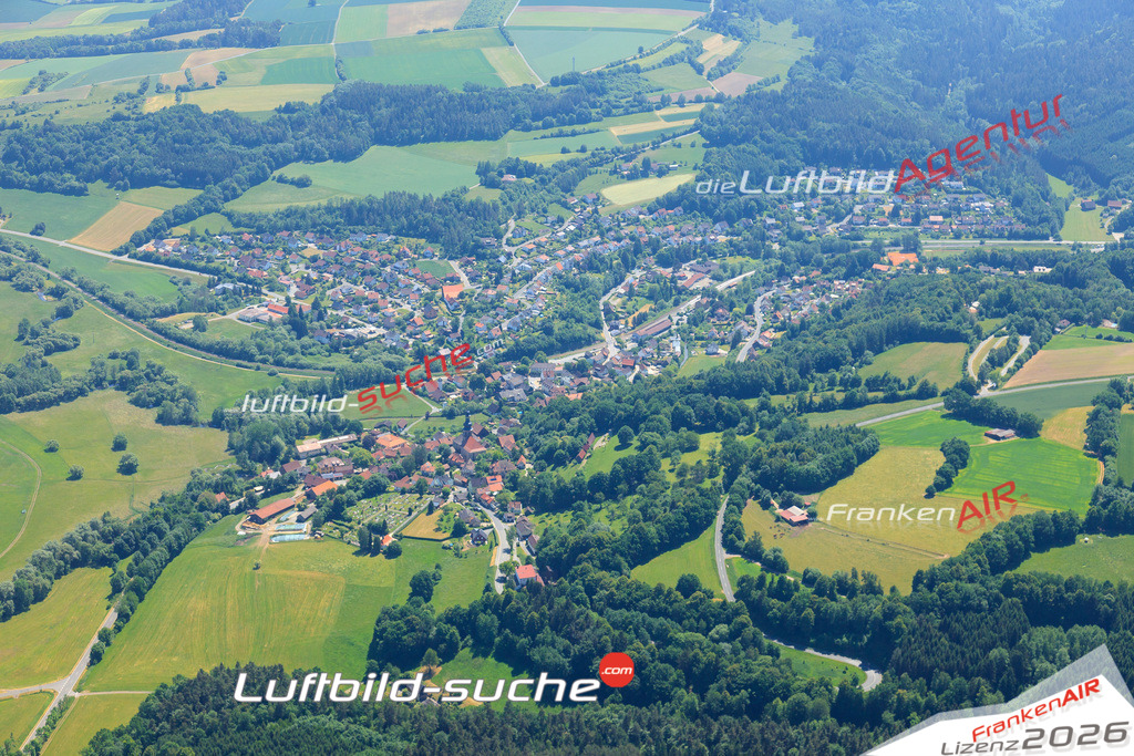 Die Luftaufnahme der Stadt Trebgast wurde vom UL-Flugzeug heraus erstellt ( keine Drohne )- hohe Auflösung für beste Qualität