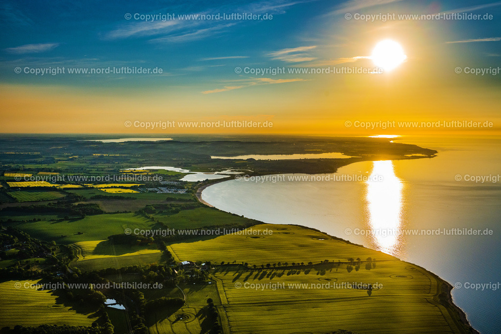 Hohwacht_ELS_9146030622 | HOHWACHT (OSTSEE) 03.06.2022 Ortsansicht an der Meeres-Küste der Ostsee in Hohwacht im Bundesland Schleswig-Holstein. // Townscape on the seacoast of Baltic Sea in Hohwacht in the state Schleswig-Holstein. Foto: Martin Elsen