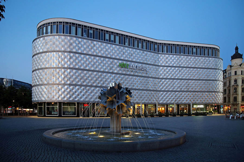 Foto: Leipzig - Pusteblumen-Brunnen | Das Team hinter BILDLEXIKON LEIPZIG bündelt historische wie aktuelle Informationen über die Stadt Leipzig in Text und Bild auf einer Plattform und stellt diese der interessierten Öffentlichkeit zur Verfügung.