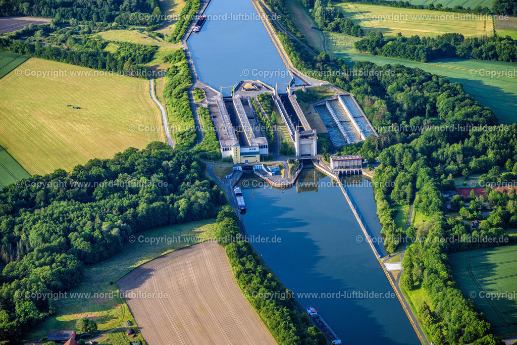 Stederdorf_Schleusengruppe_Uelzen_Mittellandkanal_ELS_0014050623 | ESTERHOLZ 05.06.2023 Schleusenanlagen am Ufer der Wasserstraße Elbe Seitenkanal in Esterholz im Bundesland Niedersachsen, Deutschland. Weiterführende Informationen bei: Wasser und Schifffahrtsverwaltung des Bundes (WSV). // Locks - plants on the banks of the waterway of the Elbe Seitenkanal in Esterholz in the state Lower Saxony, Germany. Further information at: Wasser und Schifffahrtsverwaltung des Bundes (WSV). Foto: Martin Elsen