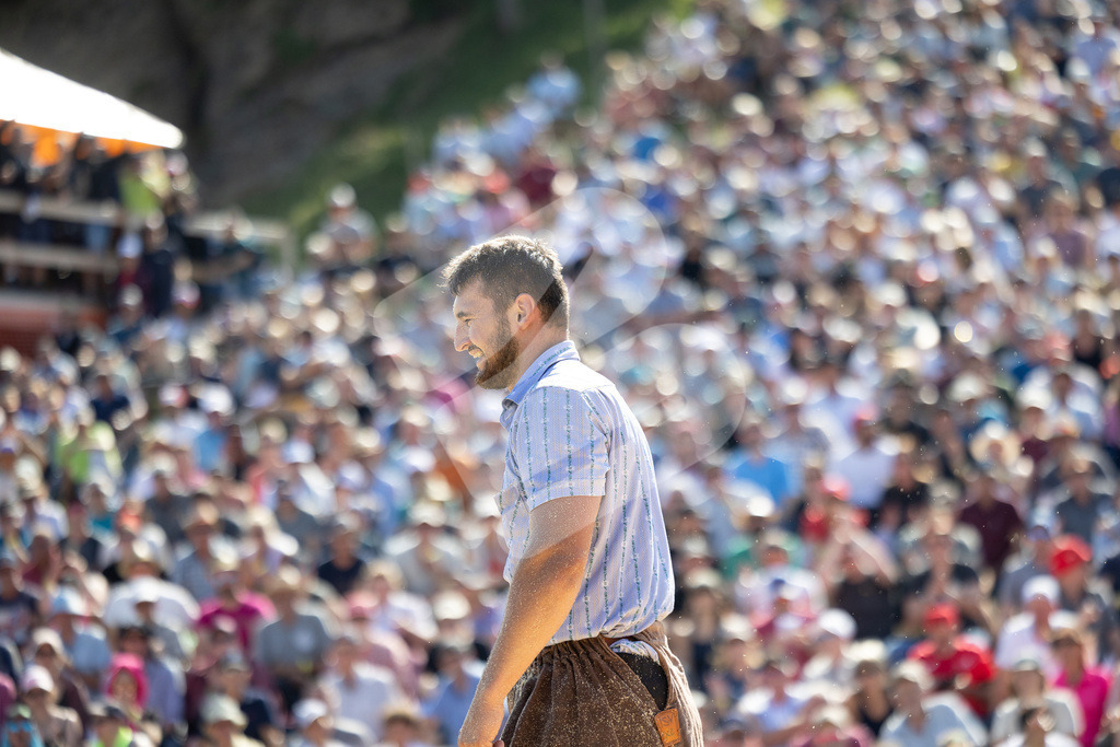 Rigi2025_2782 | Die Schwinger des Schwyzer Kantonalen Schwingerverbandes: Fotos, die Dynamik und Leidenschaft festhalten, sowie emotionale Momente aus dem traditionellen Schwingsport zeigen. - Realisiert mit Pictrs.com