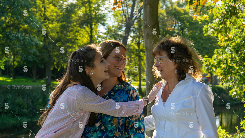 DSC00523_mitLogo28 | Five Stars Fotografie und Videografie fängt Ihre besonderen Momente mit atemberaubenden Bildern und hochwertigen Videos ein. Perfekt für Hochzeiten, Events und mehr – lassen Sie sich von unserer Expertise und Kreativität begeistern.