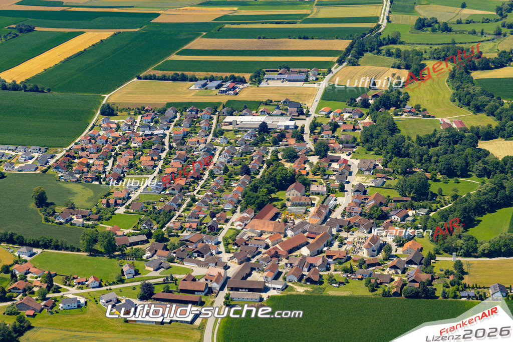 Aktuelles Luftbild von Münchsdorf Roßbach - Die Luftaufnahme wurde 2022 mittels UL-Flugzeug erstellt ( keine Drohne ) - hochauflösende Kamera-Systeme von  Canon -Beste Qualität - Für grossformatige Ausdrucke geeignet. Die Geschenkidee !