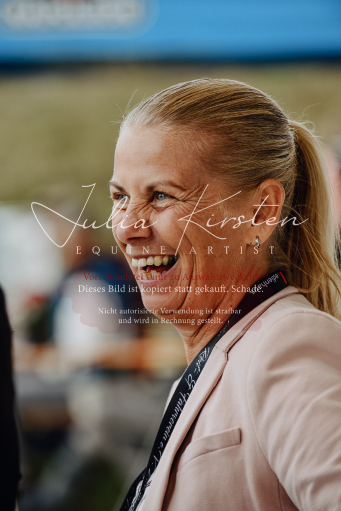 DSC_3872 | Pferde- und Turnierfotografie in Westsachsen. Pferdeportraits, Auftragszeichnungen und intuitive Kunst.