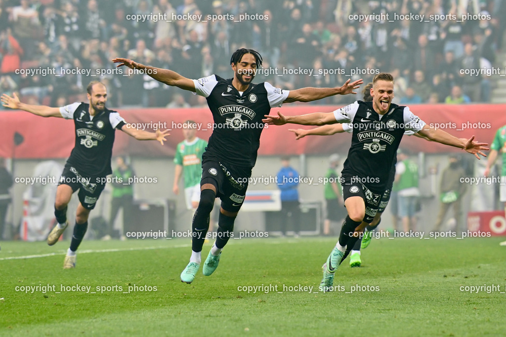 SK Puntigamer Sturm vs. SK Rapid Wien Siegerehrung, Impressionen | Jubel SK Sturm, #4 Jon Gorenc Stankovic SK Sturm, #5 Gregory Wüthrich SK Sturm, #19 Tomi Horvat SK Sturm, SK Puntigamer Sturm vs. SK Rapid Wien Siegerehrung, Impressionen, SK Puntigamer Sturm vs. SK Rapid Wien Siegerehrung, Impressionen am 01.05.2024 in Klagenfurt (Wörthersee Stadion ), Austria, (Photo by Bernd Stefan)