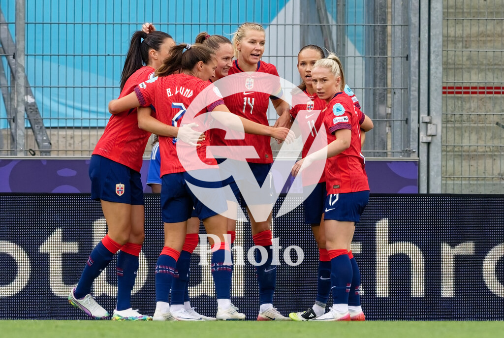 Norway v Finland - UEFA Women's EURO 2025 Group A | SION, SWITZERLAND - JULY 6: Caroline Graham Hansen of Norway celebrates after scoring her team's first goal with teammates  during the UEFA Womens EURO 2025 Group A match between Norway and Finland at Stade de Tourbillon on July 6, 2025 in Sion, Switzerland. (Photo by Giuseppe Velletri/Sports Press Photo/Getty Images)