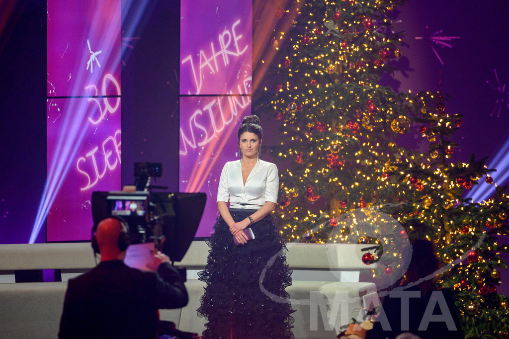 _DWI6183 | Sandra Rieß bei '30 Jahre Sternstunden-Gala 2023' in der Frankenhalle. Nürnberg, 15.12.2023 - Realisiert mit Pictrs.com