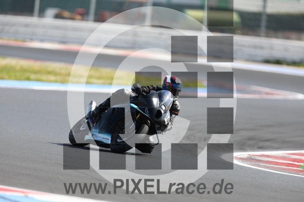 0050-20260403_04092 | Schöne Erinnerungen an spannende Momente - das festzuhalten ist unser Job. PIXELrace.de ist seit 2003 auf den Rennstrecken Europas unterwegs um die Action draußen beim Fahren und die wunderbare Stimmung imm Fahrerlager für euch einzufangen.