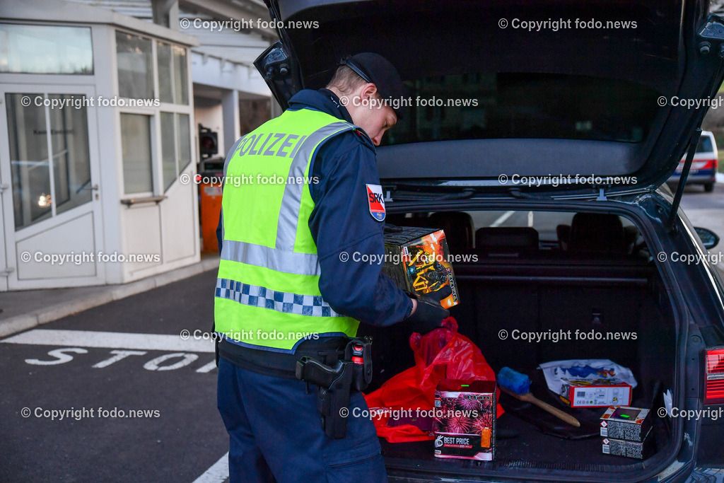 Polizei_ Kontrolle_ Feuerwerk_ 28.12.2022-24 | 28.12.2022, Weigetschlag Grenzuebergang, AUT, Polizei, Grenzkontrolle illegale Feuerwerkskoerper, im Bild Polizei, Kontrolle, Feuerwerk, Knallkoerper, Boeller