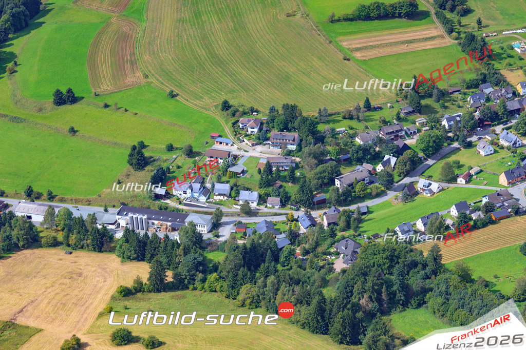 Die Luftaufnahme Carlsgruen - Bad Steben wurde 2017 mittels Flugzeug (keine Drohne) erstellt. Perfekte Schärfe und Druck- Auflösung- Garantiert!