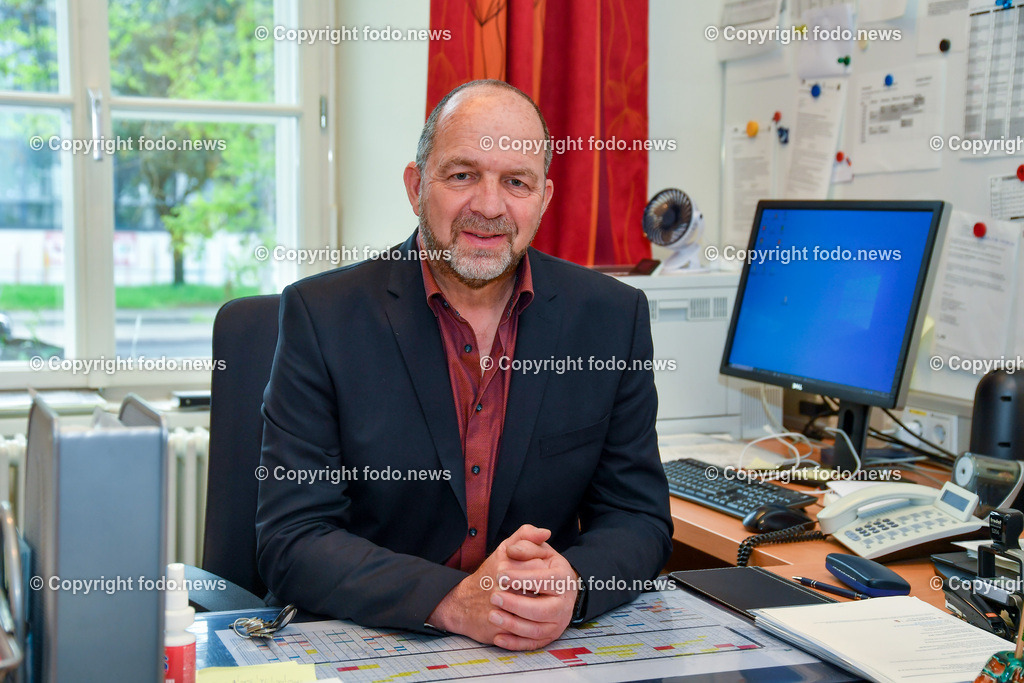 Polytechnische Schule Linz Urfahr_ 17.05.2023-4 | 17.05.2023, Linz, AUT, Polytechnische Schule Linz Urfahr, im Bild Christian Bauer (Direktor Polytechnische Schule Linz)