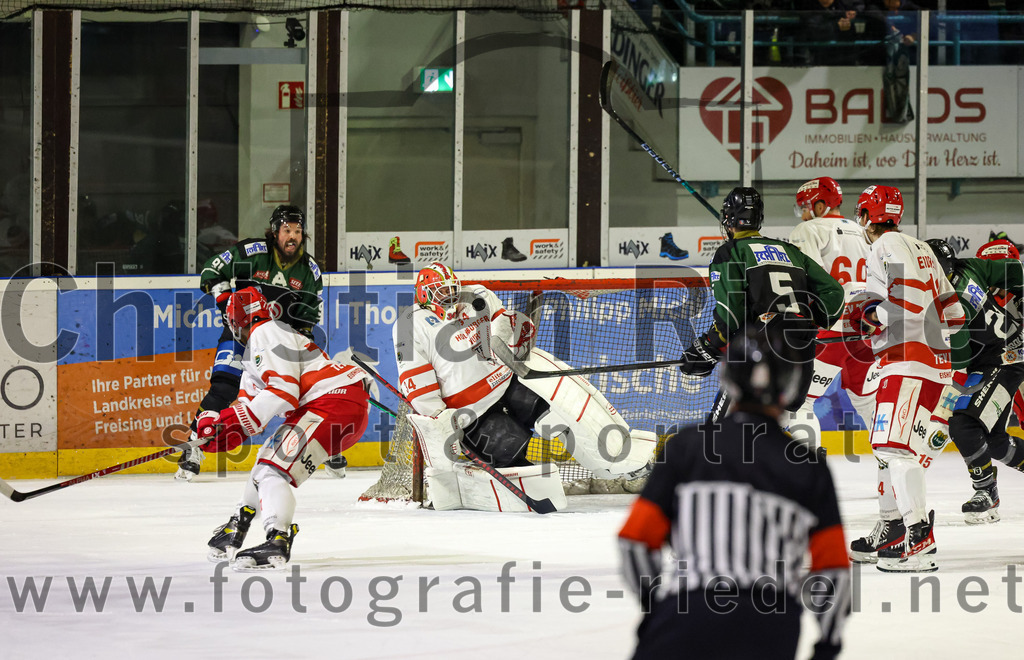 2023-03-19_059_TSV_Erding_gegen_TEV_Miesbach | Erding, Deutschland, 19.03.2023:
Eishockey, Bayernliga Playoffs 2022 / 2023, Halbfinale, TSV Erding gegen TEV Miesbach, Endergebnis: 

Rudolf Lorenz (Erding Gladiators, #91), Timon Ewert (TEV Miesbach, #34), Florian Zimmermann (Erding Gladiators, #5), Maximilian Meineke (TEV Miesbach, #15)

Foto: Christian Riedel / fotografie-riedel.net