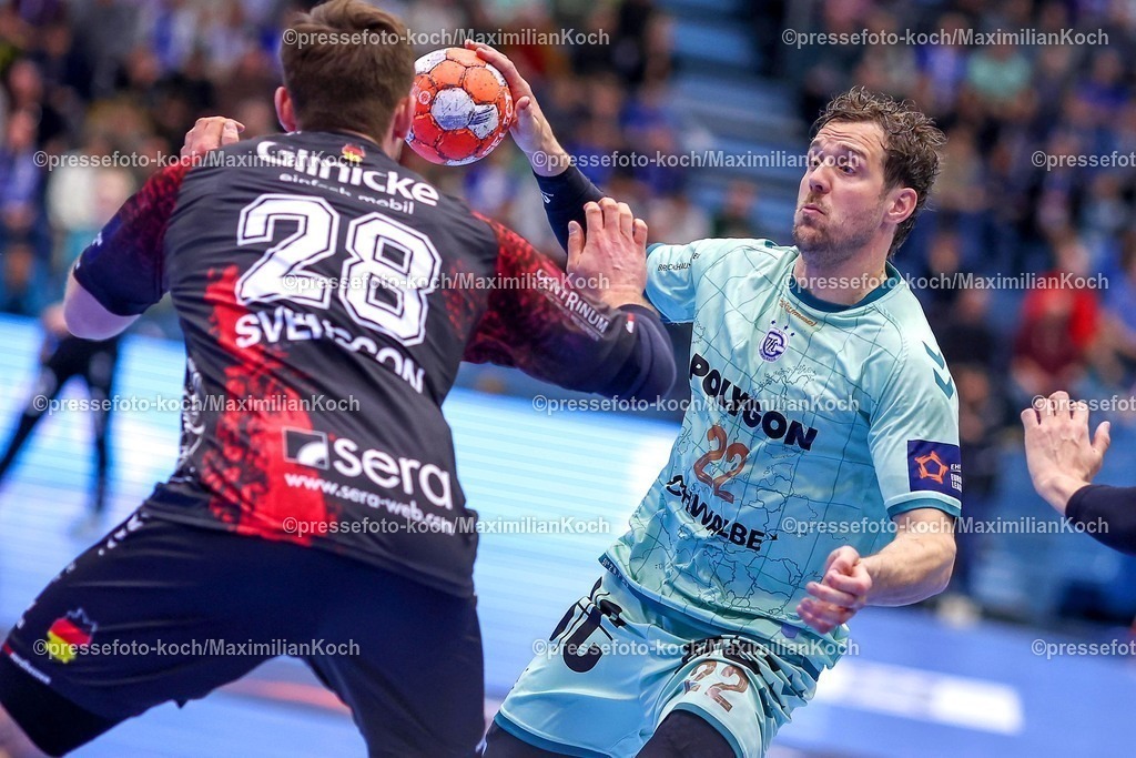 Gum25032501082 | 25.03.2025, Handball, European League - Play-Offs, VfL Gummersbach - MT Melsungen, Schwalbe-Arena: Kentin Mahe (GUM #22) gegen Jonathan Svensson (MT Melsungen #28) 