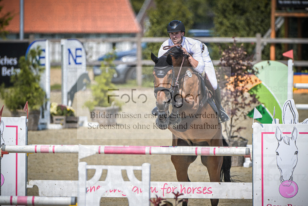 DOS_2124 | Entdecke hochwertige Reitturnierfotos von Foto Oger. Professionell, emotional und authentisch – jetzt Lieblingsmomente im Shop bestellen.Deutschlandweite Turnierfotografie. - Realisiert mit Pictrs.com