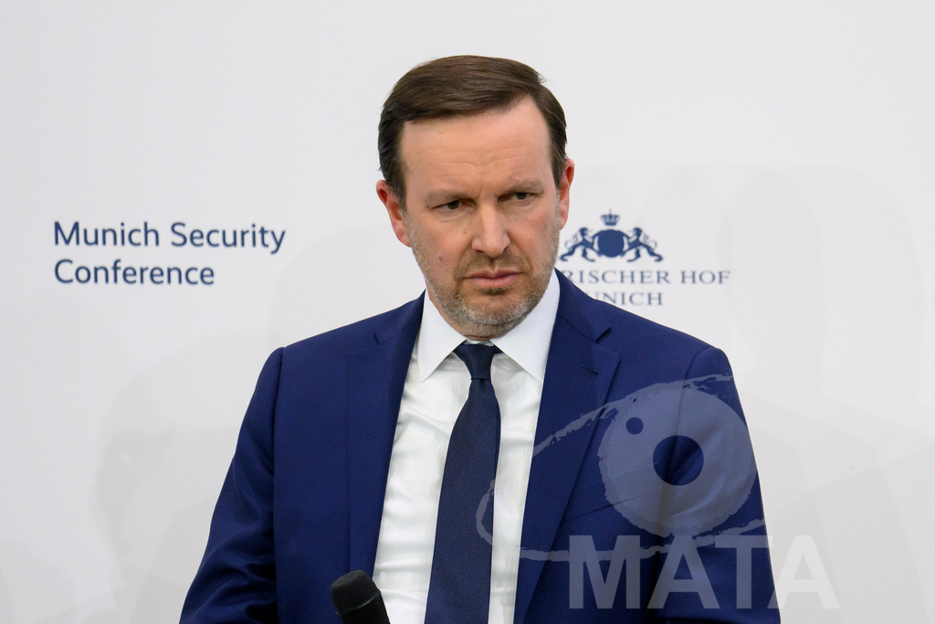 _DWA6583 | MATA IndoCon - Realisiert mit Pictrs.com